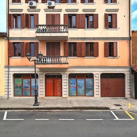 Tias Hostel Shkodër エクステリア 写真