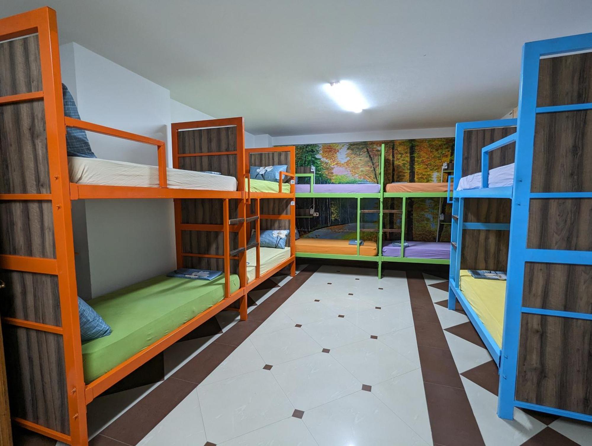 Tias Hostel Shkodër エクステリア 写真