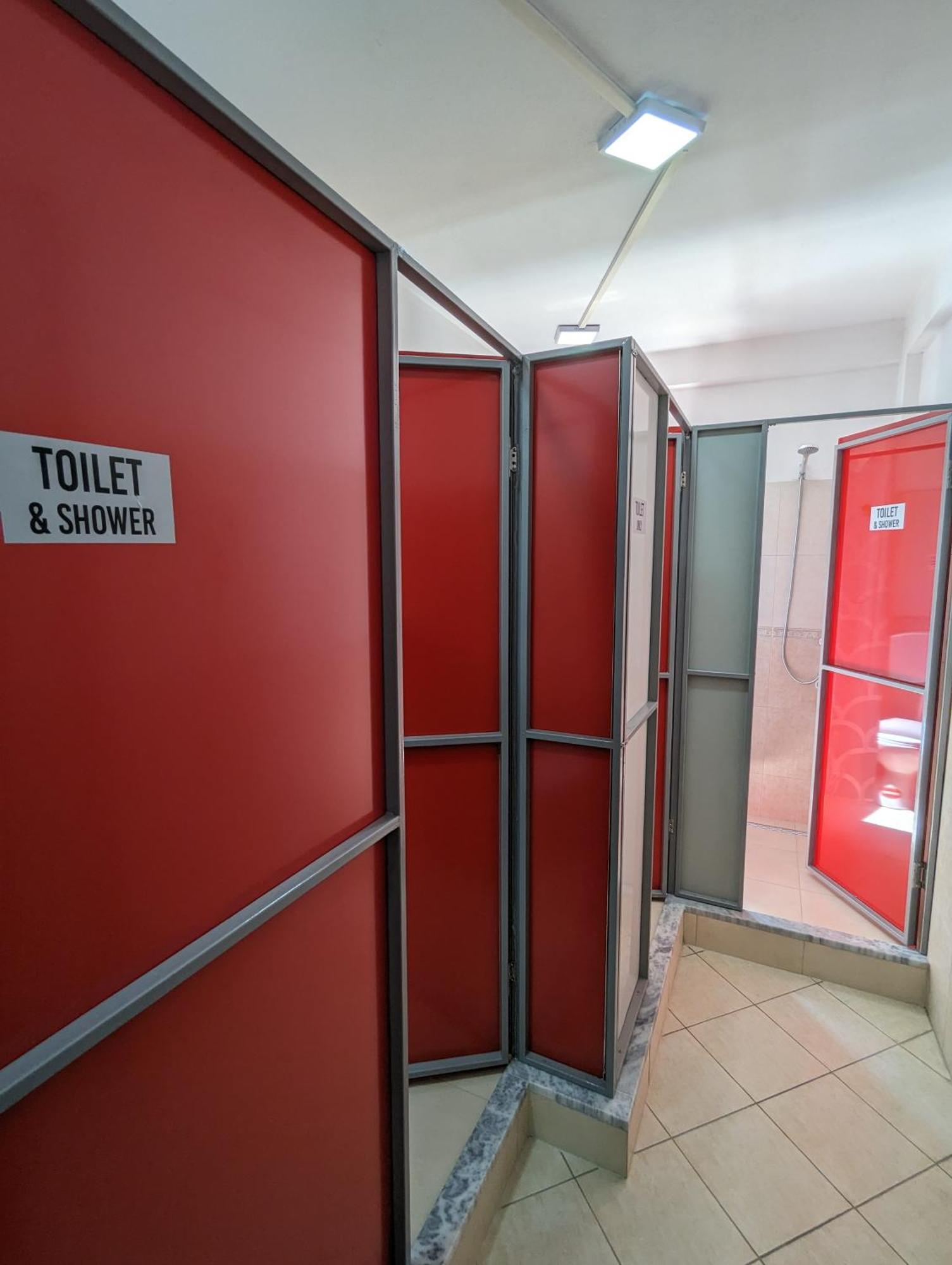 Tias Hostel Shkodër エクステリア 写真