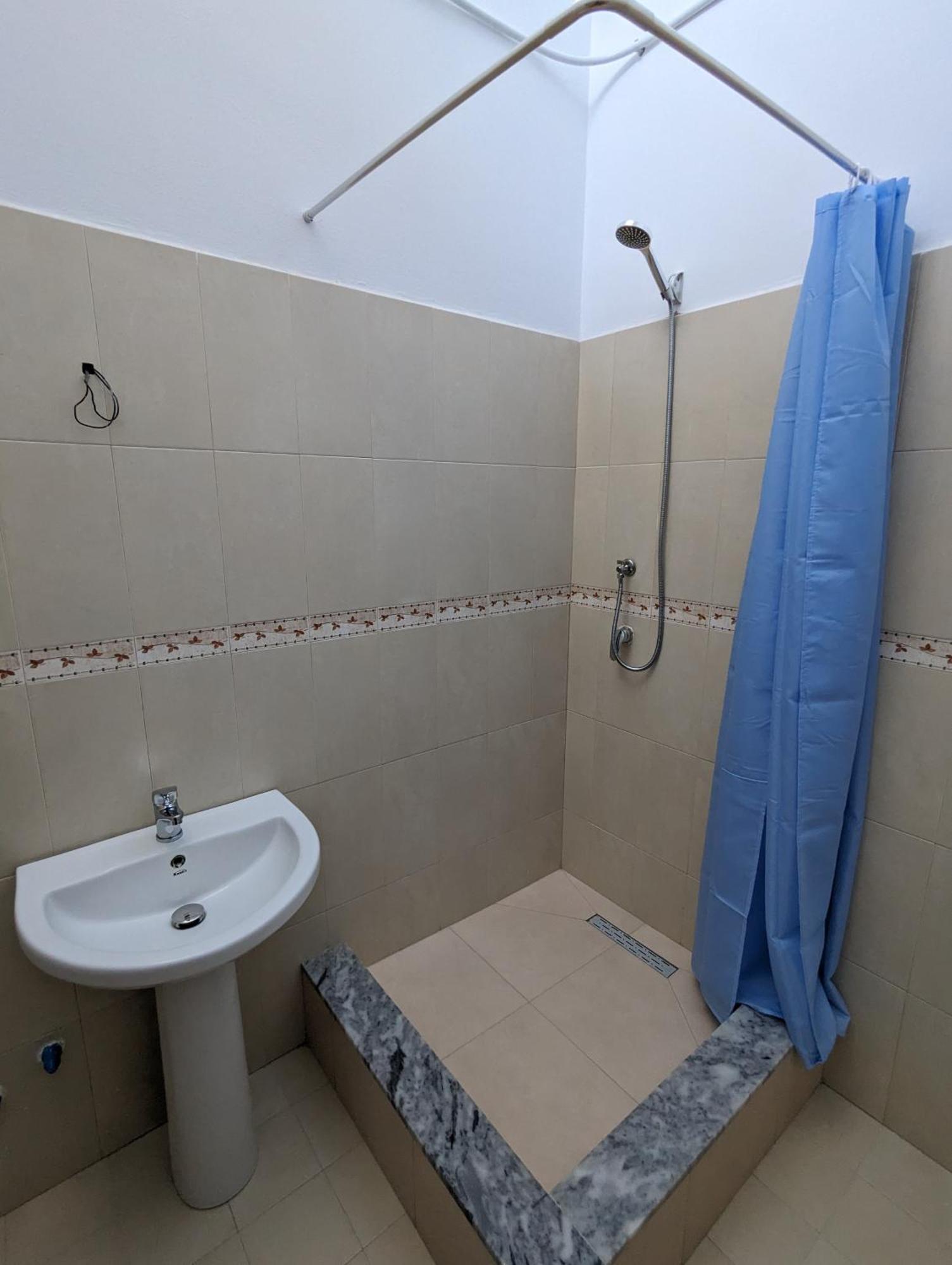 Tias Hostel Shkodër エクステリア 写真