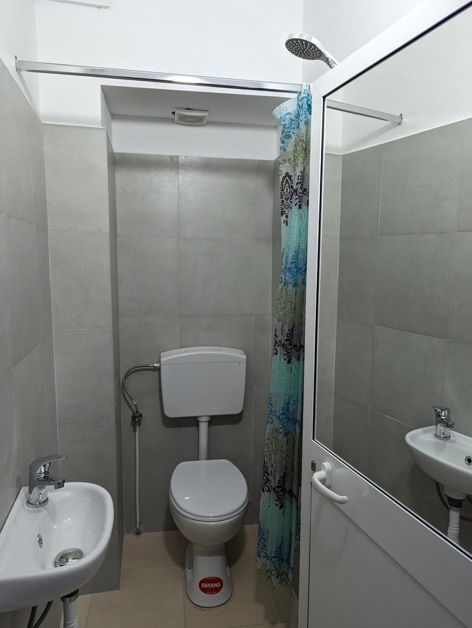 Tias Hostel Shkodër エクステリア 写真