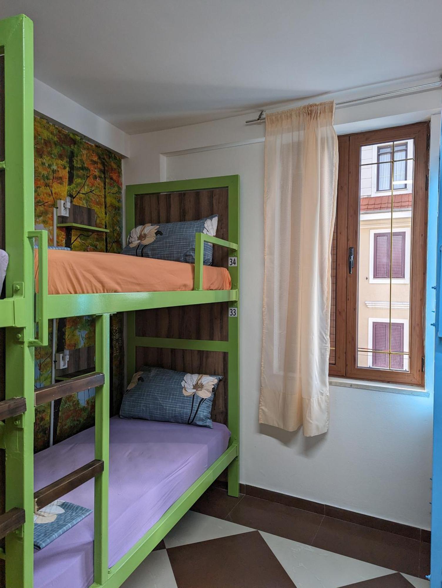 Tias Hostel Shkodër エクステリア 写真