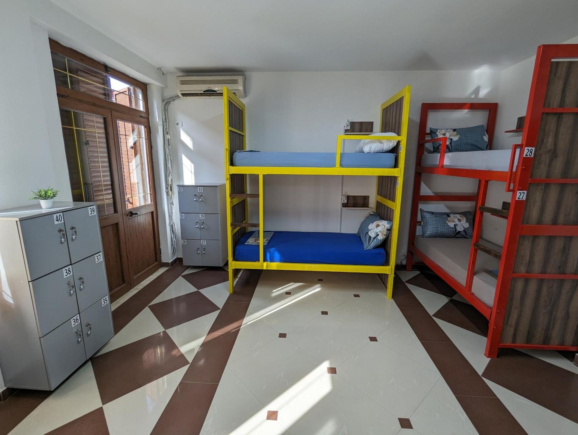 Tias Hostel Shkodër エクステリア 写真