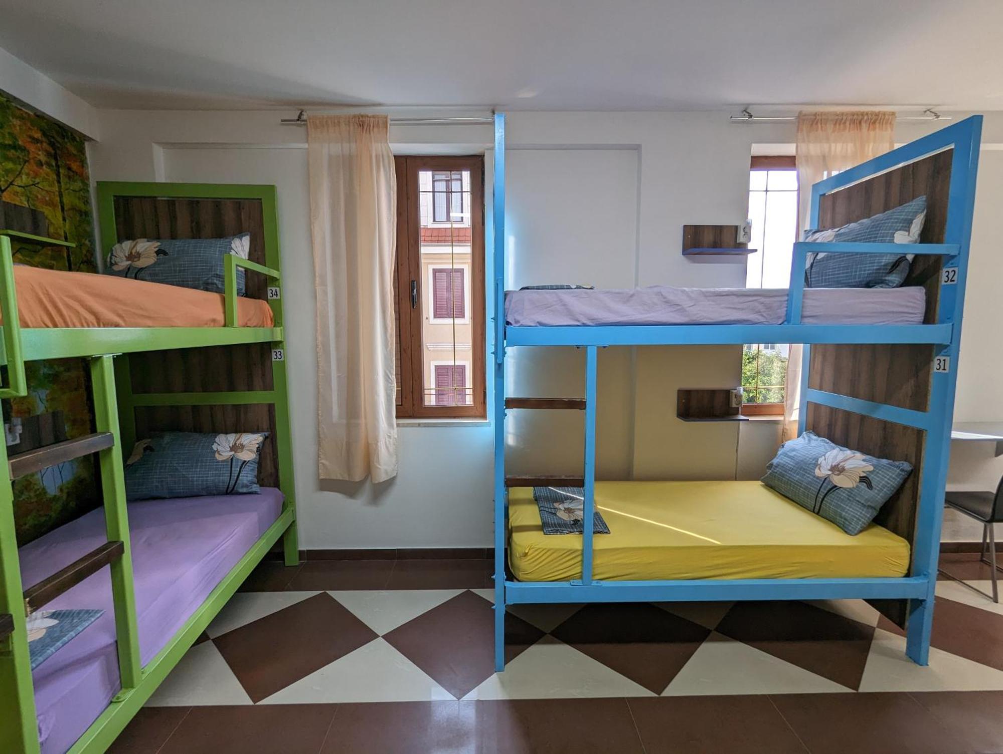 Tias Hostel Shkodër エクステリア 写真