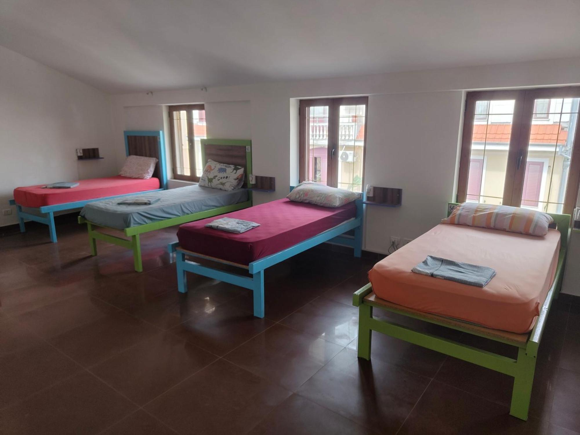Tias Hostel Shkodër エクステリア 写真
