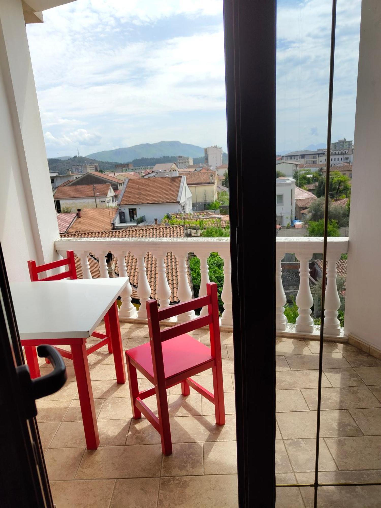 Tias Hostel Shkodër エクステリア 写真